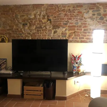 A 10 Passi Dalle Mura